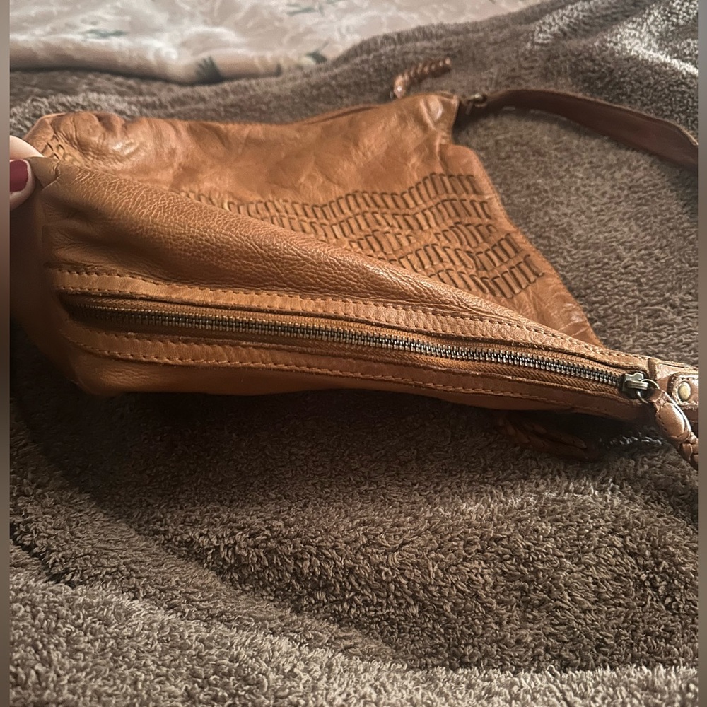 Tan leather shoulder bag - Picture 5 of 12